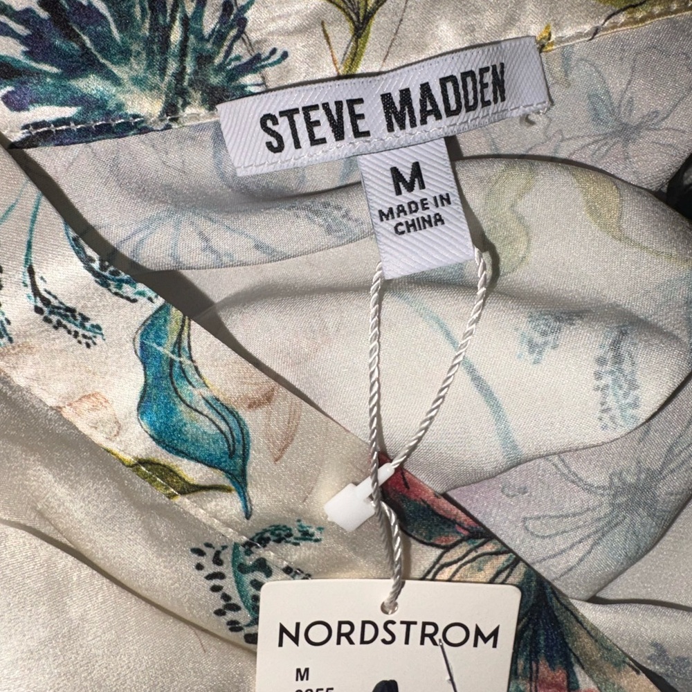 Steve Madden
Tony Tie Waist Dress
Size Medium - Picture 8 of 8